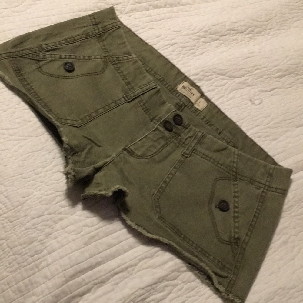 NWOT HOLLISTER SIZE 1 OLIVE GREEN SHORTS